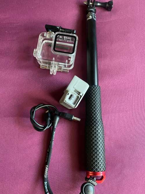 GoPro Hero 7 Full HD Action Camera - White * 128 GB MICRO SD CARD*HOUSING * SMART BRAKET * USB CABLE